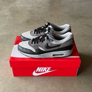 Nike Air Max 1 Essential Grey Suede Lifestyle/Casual Sneakers/Shoes 9.5 Mens